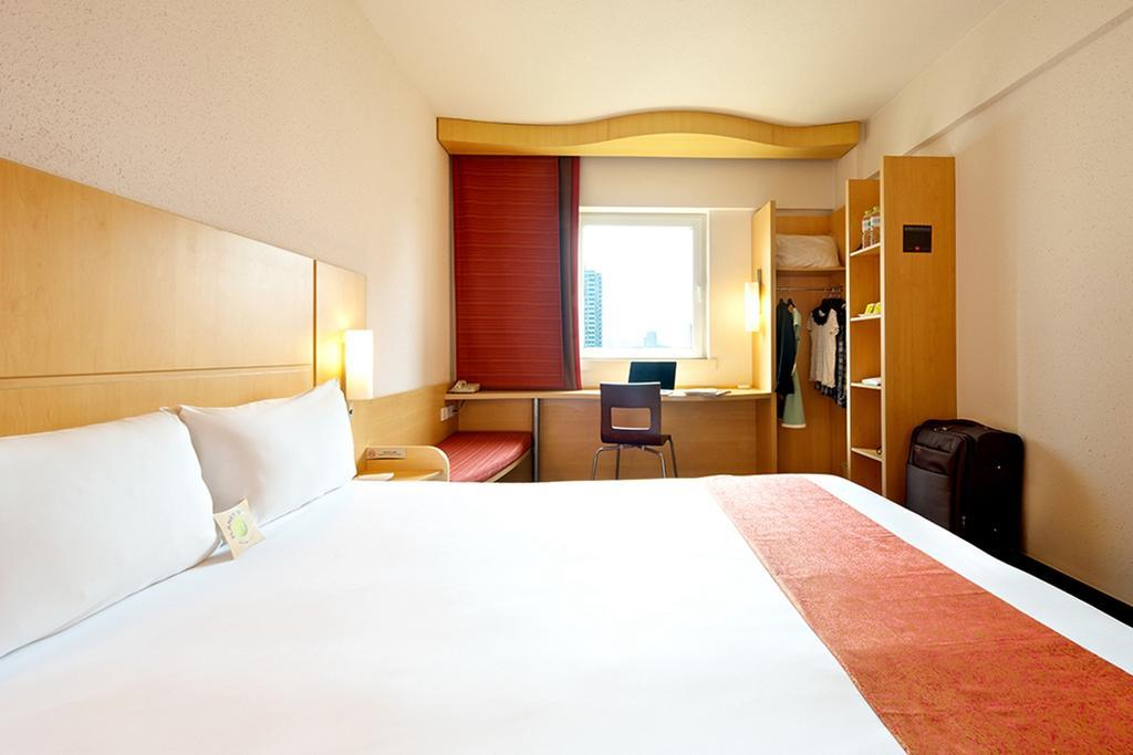 Ibis Ningbo Qianhu Plaza Hotel Exterior foto