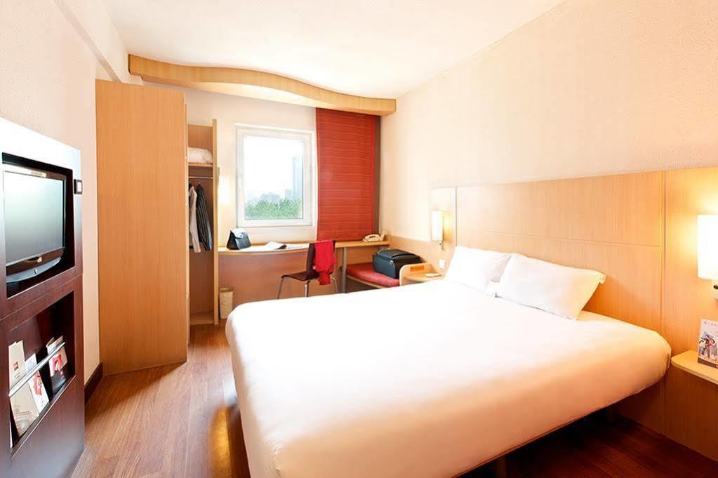 Ibis Ningbo Qianhu Plaza Hotel Exterior foto