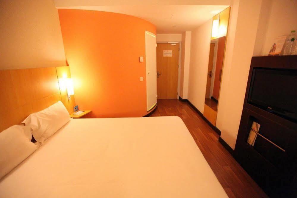 Ibis Ningbo Qianhu Plaza Hotel Exterior foto